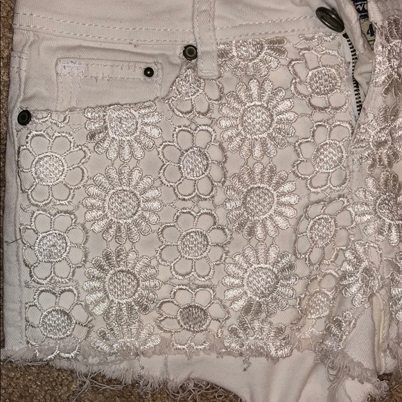 Shorts - Picture 4 of 7